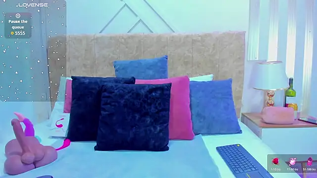 ashley  foxx  online show from 10/28/25, 02:05