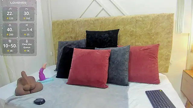 ashley  foxx  online show from 11/14/25, 02:21