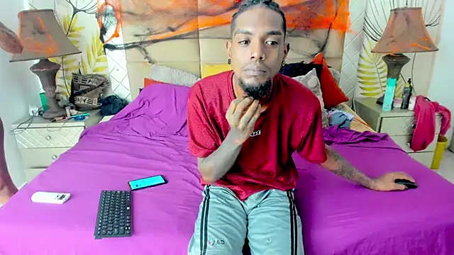 bigblackhotx1 online show from 10/29/25, 08:13