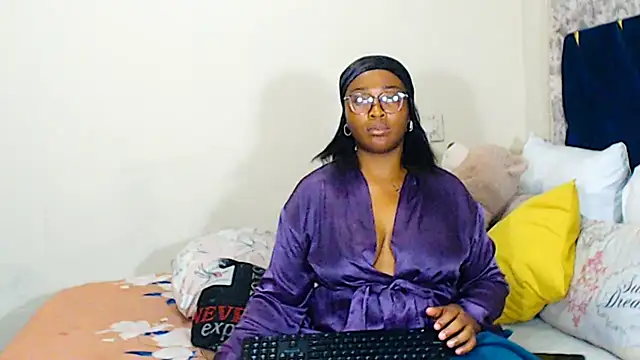 Snapshot of veronica1xxx chatting on 04/21/26, 01:42 veronica1xxx online show from 04/21/26, 01:42