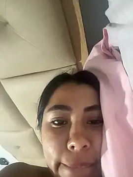 Snapshot of darsha_90 chatting on 10/18/25, 12:01 darsha 90 online show from 10/18/25, 12:01