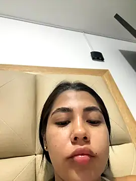 Snapshot of darsha_90 chatting on 10/21/25, 02:11 darsha 90 online show from 10/21/25, 02:11