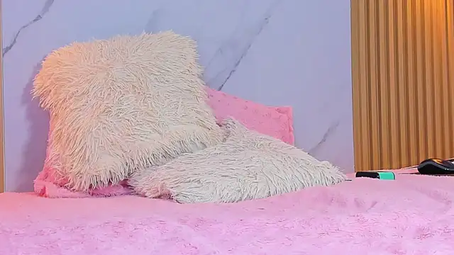 Snapshot of miss_Ari chatting on 12/24/24, 01:16 miss Ari online show from 12/24/24, 01:16