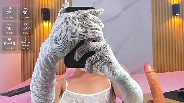 Snapshot of miss_Ari chatting on 12/24/24, 06:06 miss Ari online show from 12/24/24, 06:06