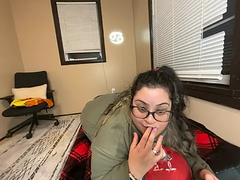 Snapshot of tillymarie34 chatting on 02/11/26, 11:48 tillymarie34 online show from 02/11/26, 11:48