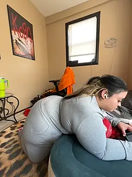 tillymarie34 online show from 03/18/26, 04:52