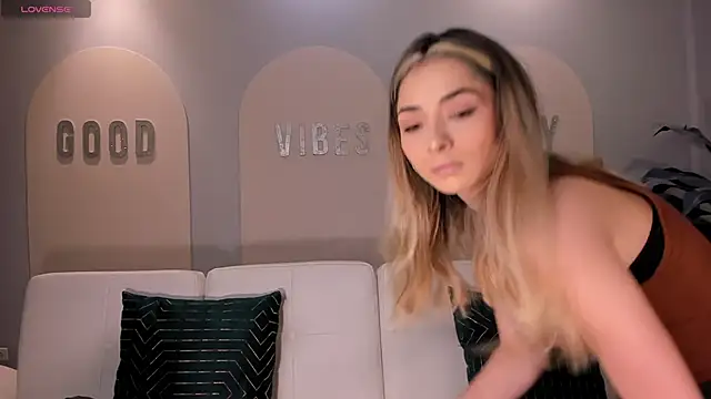 StacyWoods online show from 04/14/26, 11:04