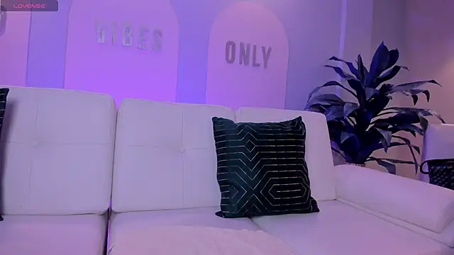 StacyWoods online show from 04/07/26, 11:45