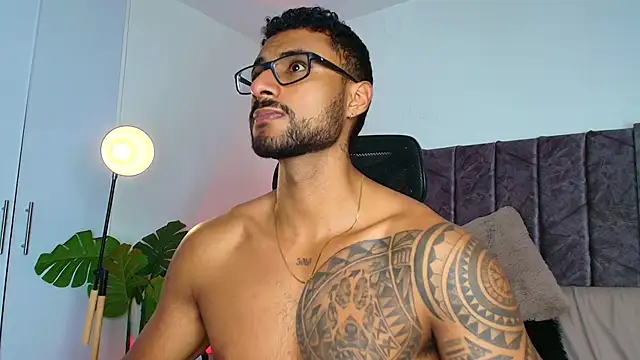 LiamGarcia1 online show from 11/11/25, 02:34