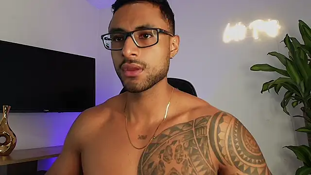 LiamGarcia1 online show from 12/22/25, 02:17