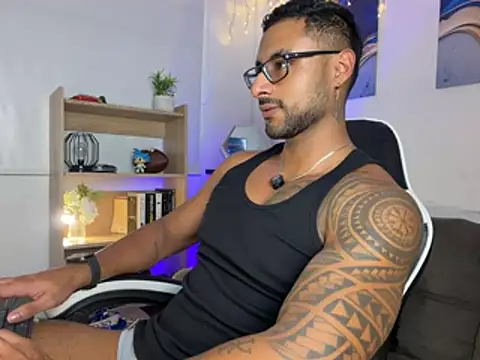 Snapshot of LiamGarcia1 chatting on 07/17/26, 07:33 LiamGarcia1 online show from 07/17/26, 07:33