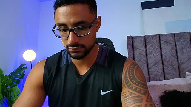 LiamGarcia1 online show from 12/05/25, 03:43