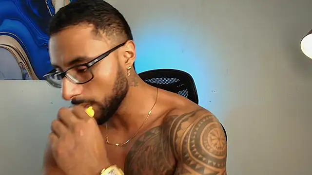 LiamGarcia1 online show from 02/10/26, 02:38