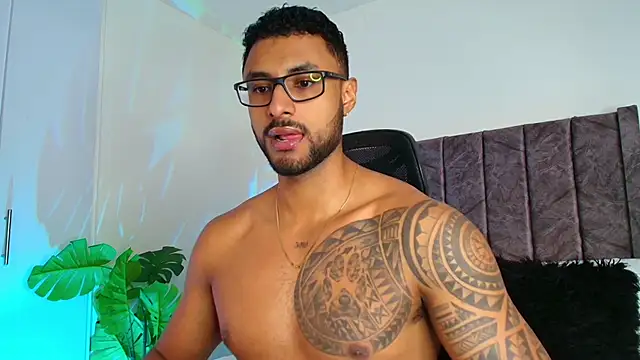 LiamGarcia1 online show from 10/06/25, 02:29