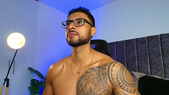 LiamGarcia1 online show from 10/17/25, 01:02