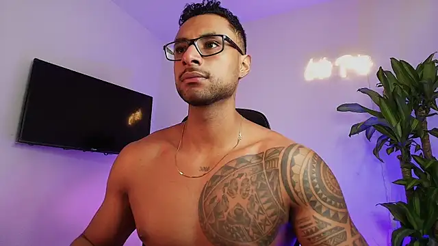 LiamGarcia1 online show from 12/18/25, 03:16