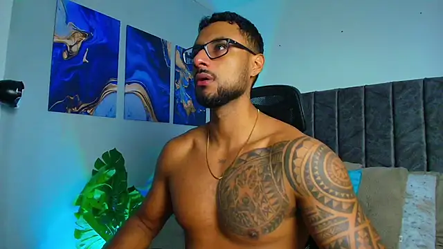 LiamGarcia1 online show from 09/18/25, 12:41