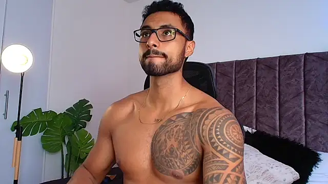 LiamGarcia1 online show from 11/17/25, 04:33