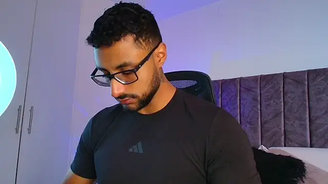 LiamGarcia1 online show from 11/28/25, 02:50