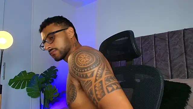 LiamGarcia1 online show from 11/06/25, 03:16