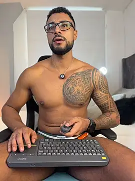 Snapshot of LiamGarcia1 chatting on 06/16/26, 03:01 LiamGarcia1 online show from 06/16/26, 03:01
