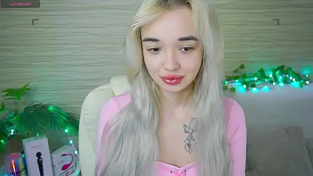 Snapshot of Ashley_S chatting on 02/25/25, 11:15 Ashley S online show from 02/25/25, 11:15