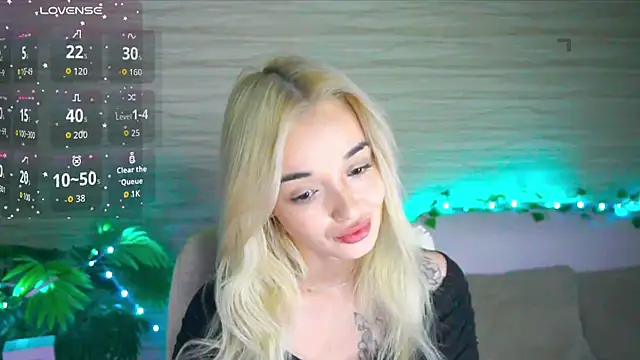 Snapshot of Ashley_S chatting on 10/14/25, 10:09 Ashley S online show from 10/14/25, 10:09