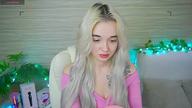 Snapshot of Ashley_S chatting on 02/25/25, 02:14 Ashley S online show from 02/25/25, 02:14