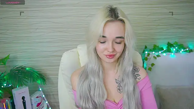 Snapshot of Ashley_S chatting on 02/24/25, 11:09 Ashley S online show from 02/24/25, 11:09