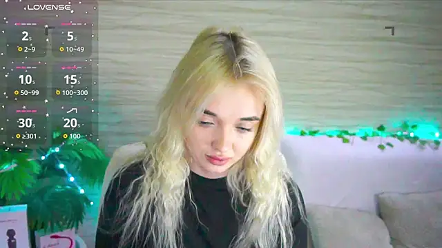 Snapshot of Ashley_S chatting on 10/17/25, 10:11 Ashley S online show from 10/17/25, 10:11