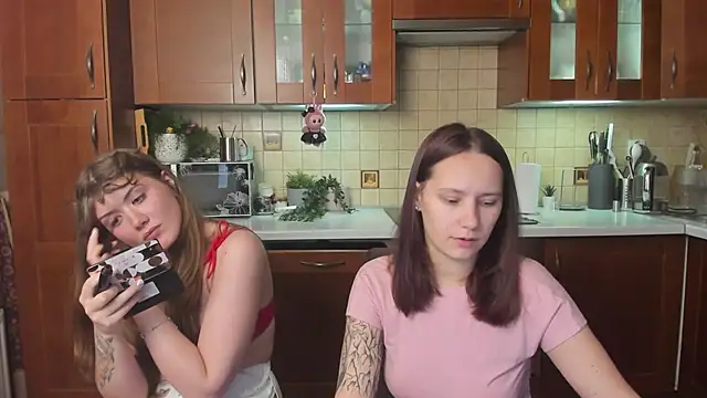 Snapshot of HotCaramellsTV chatting on 05/07/26, 11:24 HotCaramellsTV online show from 05/07/26, 11:24