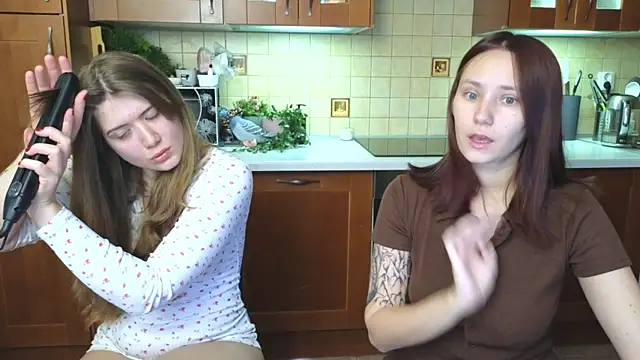 Snapshot of HotCaramellsTV chatting on 04/08/26, 11:44 HotCaramellsTV online show from 04/08/26, 11:44