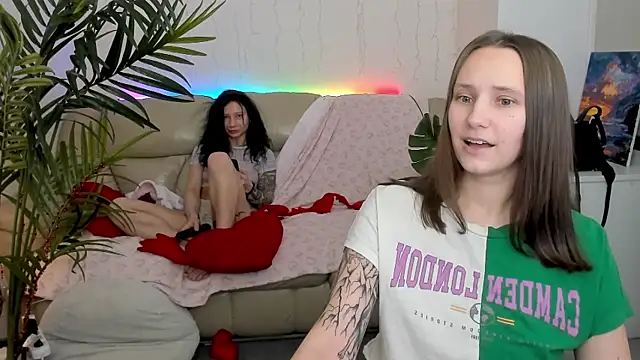 Snapshot of HotCaramellsTV chatting on 03/02/25, 12:58 HotCaramellsTV online show from 03/02/25, 12:58