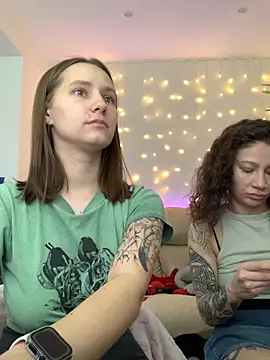 Snapshot of HotCaramellsTV chatting on 10/07/25, 10:05 HotCaramellsTV online show from 10/07/25, 10:05