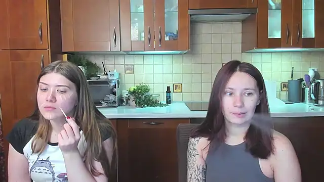 Snapshot of HotCaramellsTV chatting on 04/30/26, 11:17 HotCaramellsTV online show from 04/30/26, 11:17