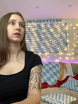 Snapshot of HotCaramellsTV chatting on 09/24/25, 08:43 HotCaramellsTV online show from 09/24/25, 08:43