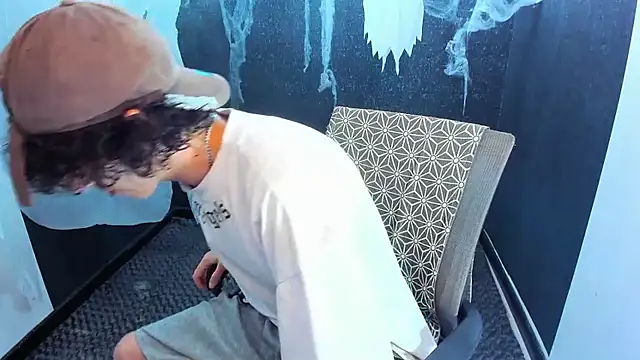 Kerverr  online show from 10/28/25, 02:38