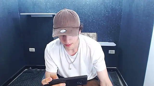 Kerverr  online show from 11/25/25, 07:36