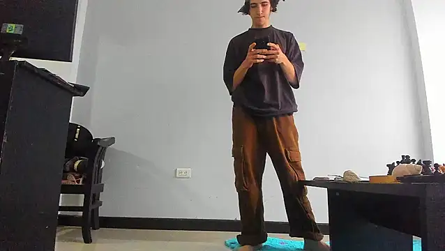 Kerverr  online show from 10/24/25, 06:07