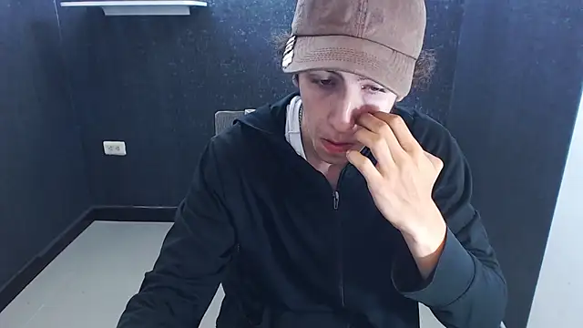 Kerverr  online show from 12/14/25, 02:55