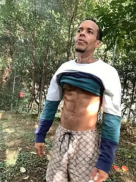 Snapshot of Salomon_koude chatting on 12/20/25, 08:44 Salomon koude online show from 12/20/25, 08:44