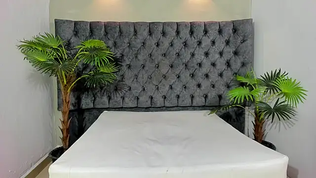 Snapshot of Salomon_koude chatting on 04/14/26, 04:23 Salomon koude online show from 04/14/26, 04:23