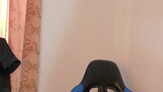 GeorginaHills online show from 10/12/25, 08:43