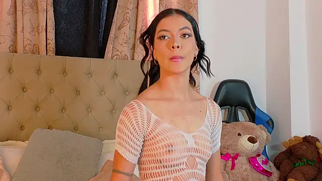 GeorginaHills online show from 10/23/25, 09:57