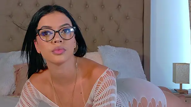 GeorginaHills online show from 12/14/25, 08:14