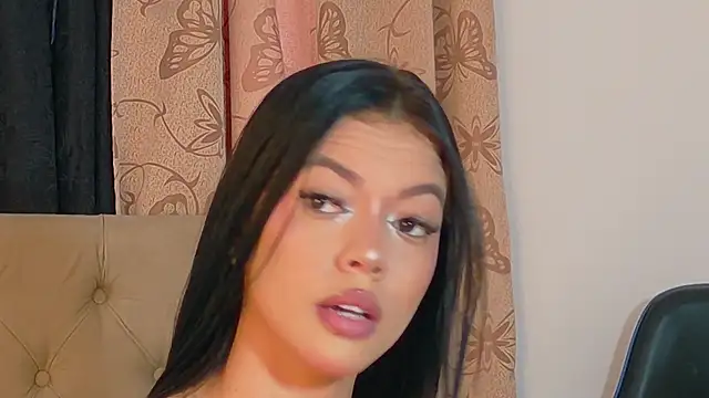 GeorginaHills online show from 11/17/25, 08:57