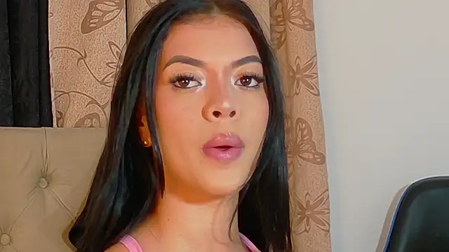 GeorginaHills online show from 11/23/25, 04:11