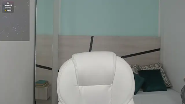 Snapshot of sussy_leon chatting on 03/10/25, 01:10 sussy leon online show from 03/10/25, 01:10