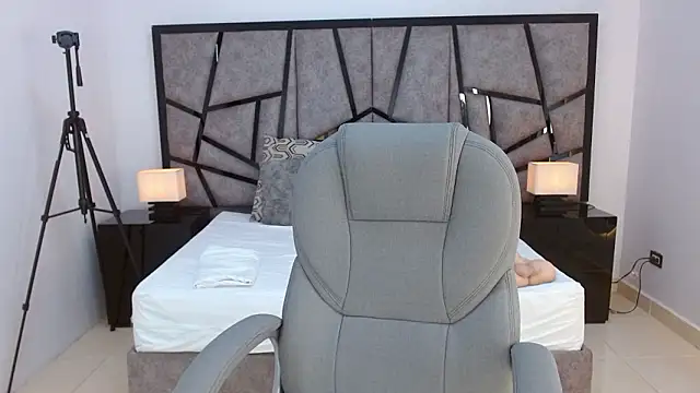 sussy leon online show from 02/17/26, 08:06