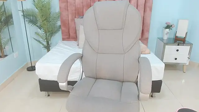 sussy leon online show from 11/20/25, 03:51